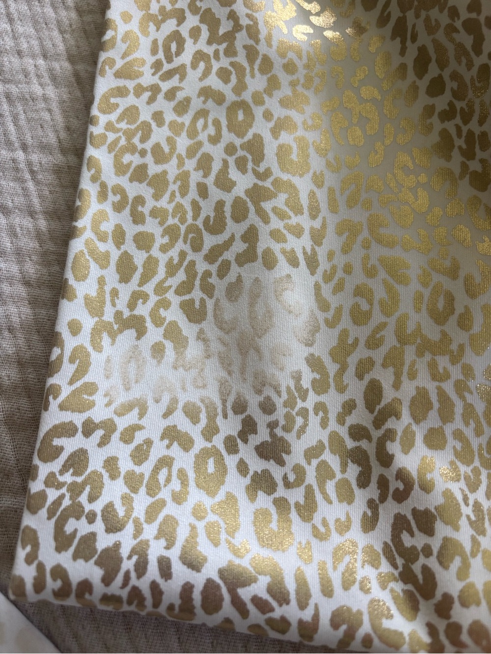 Carbon38 Gold Leopard Accent Activewear Set on Cream - Picture 3 of 9